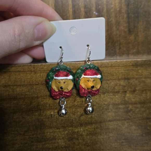 Dog Wreath Santa Hat Christmas Dangle Earrings - Pierced Ears - Golden Retriever - Picture 2 of 4